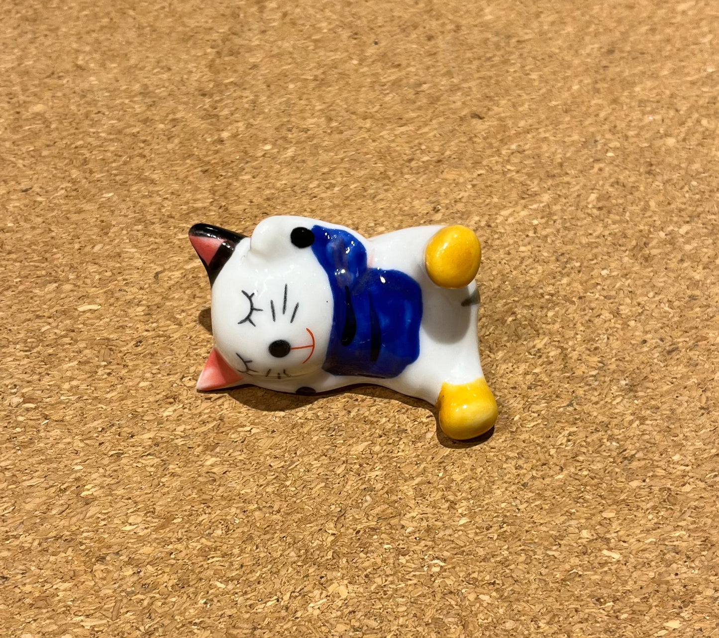 Chopstick rest, katt på sidan