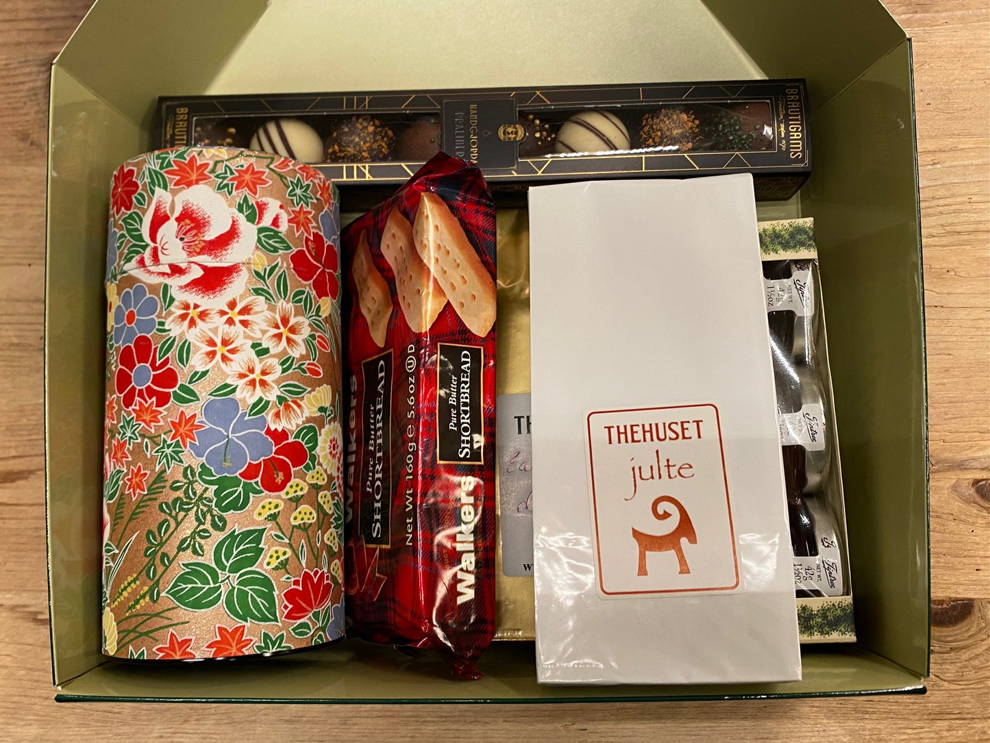 Julpaket te och praliner